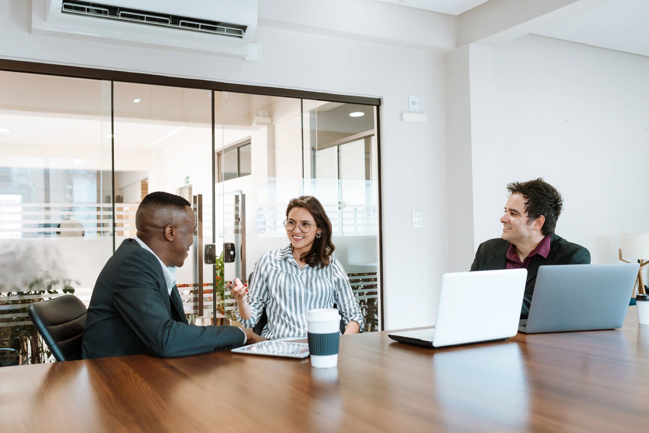 Business professionals in a relaxed meeting room conversation